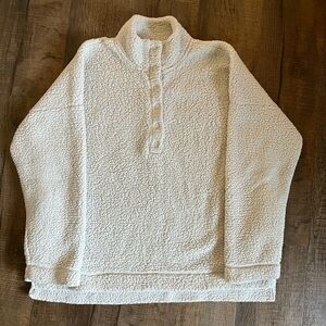 Cozy and warm Aerie cream Sherpa Pullover. Women’s size Large